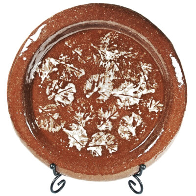 Farfurie Leafy modelata si pictata manual, arsa in cuptor ceramic la 1220°C. Diametru ~21.5cm Inaltime ~1.5cm